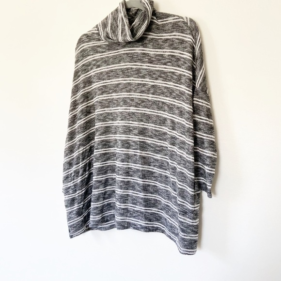 ANTHRO POSTMARK • Mila Grey Striped Oversized Top Size Small - Picture 4 of 6